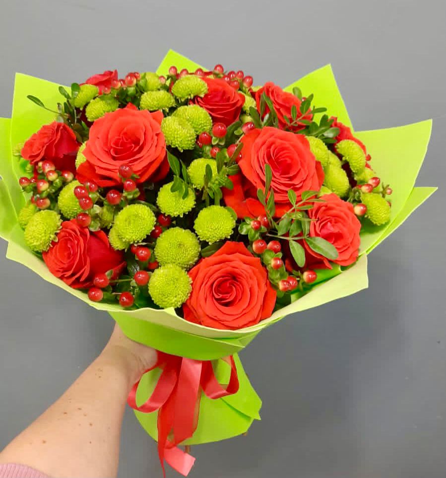 Букет цветов из: Хризантемы и Розы в Голубое