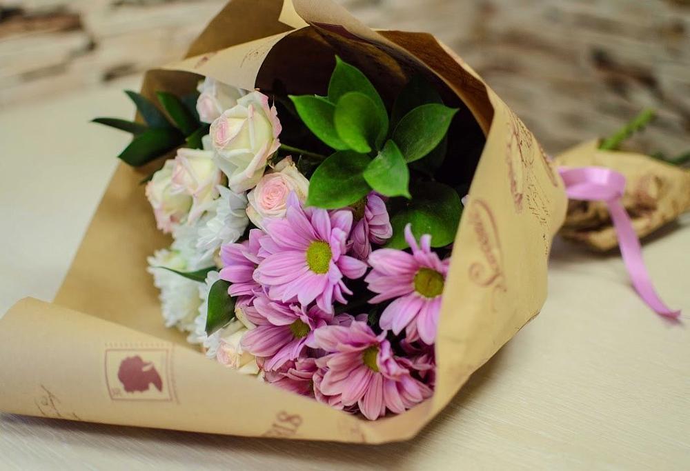 Букет цветов из: Розы и Хризантемы в Голубое