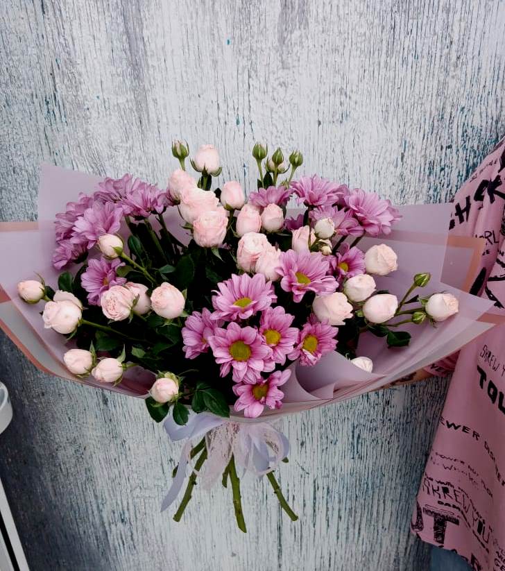 Букет цветов из: Розы и Хризантемы в Голубое