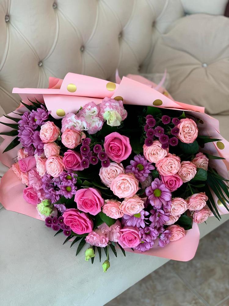 Букет цветов из: Хризантемы, Розы и Лизиантусы в Голубое