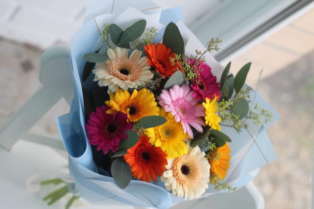 Букет цветов из: Герберы в Голубое