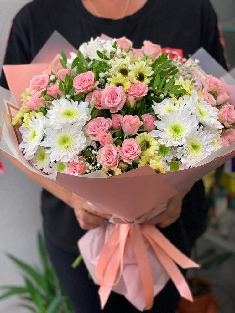 Букет цветов из: Розы и Хризантемы в Голубое