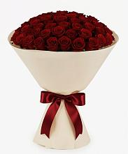 Букет 101 Бордовая роза Блэк Бакарра в Голубое