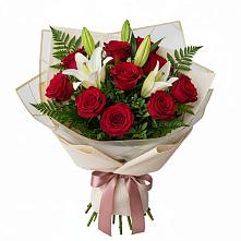 Букет цветов из:  Лилии и Розы в Голубое