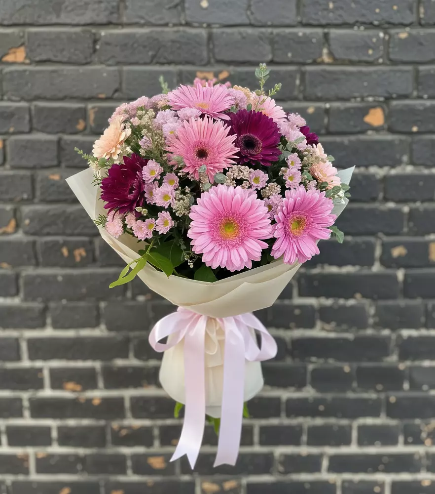 Букет цветов из: Герберы и Хризантемы в Голубое