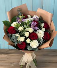 Букет цветов из:  Розы и Альстромерии в Голубое