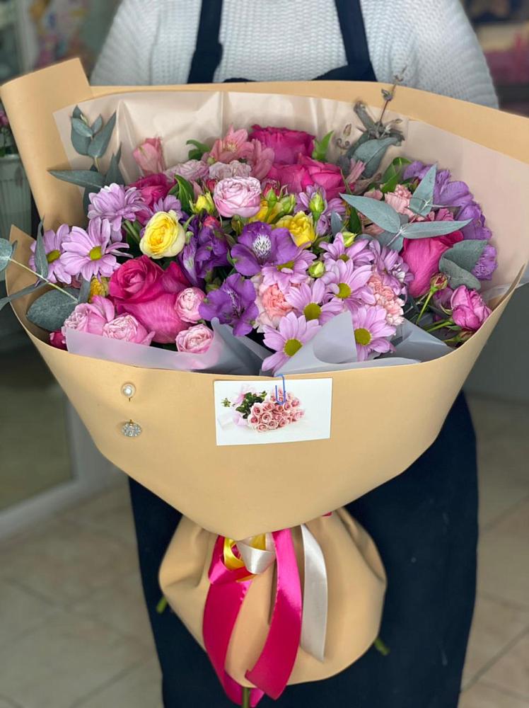 Букет цветов из: Хризантемы, Гвоздики и Альстромерии в Голубое