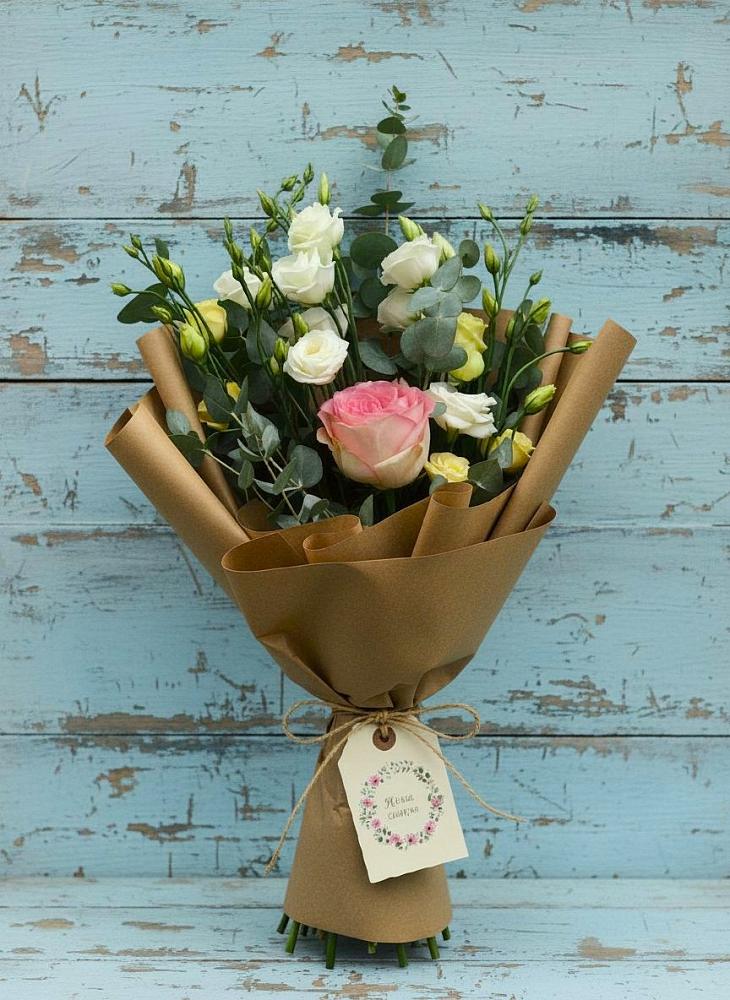 Букет цветов из: Розы и Лизиантусы в Голубое