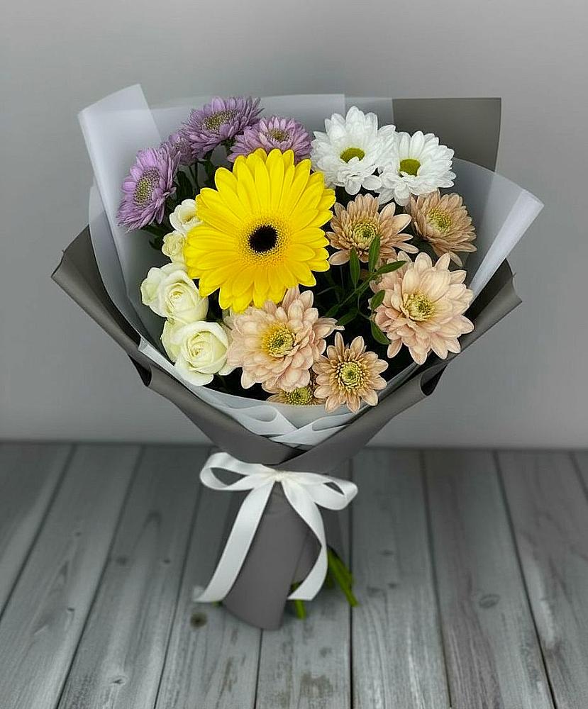 Букет цветов из: Розы, Герберы и Хризантемы в Голубое