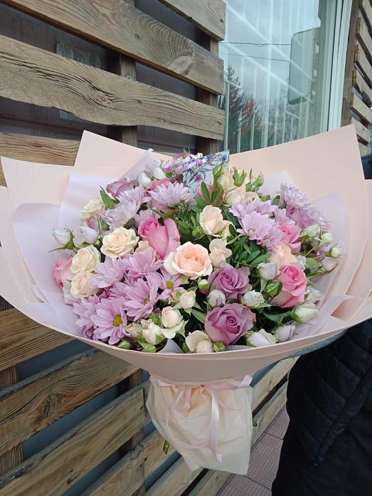 Букет цветов из: Розы и Хризантемы в Голубое