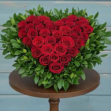 Цветочная композиция из Розы в виде сердца в Голубое