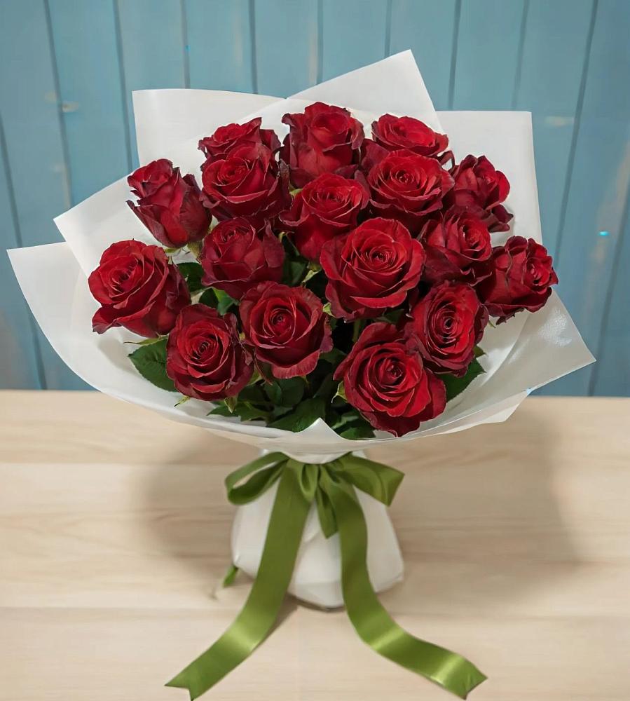 Букет Красные розы в Голубое