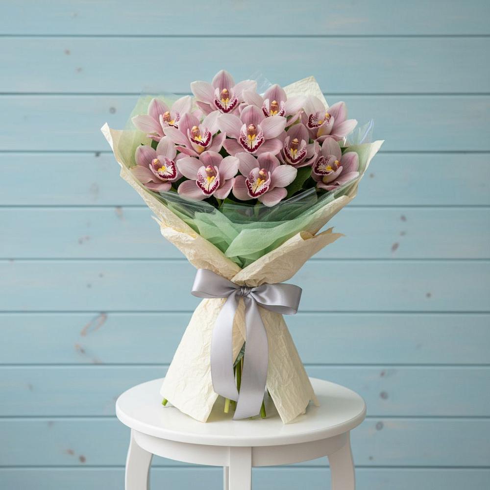 Букет цветов из: Орхидеи и Розы в Голубое