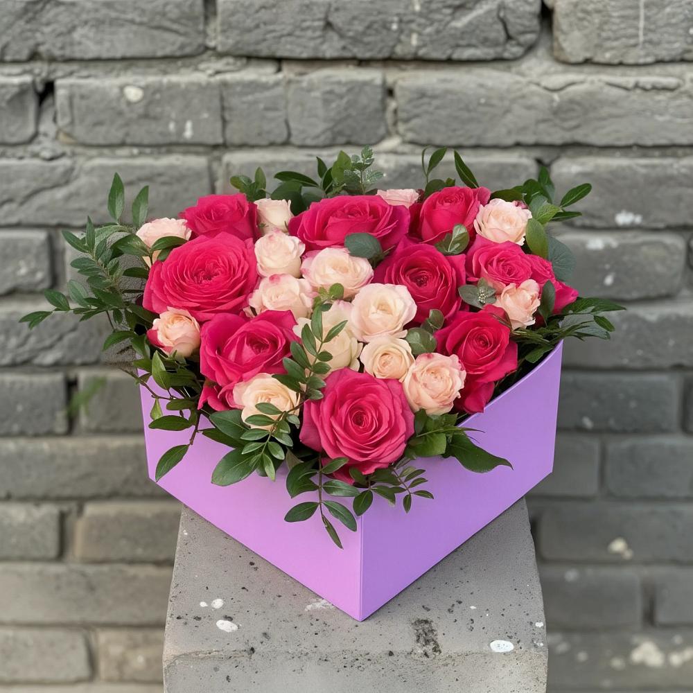 Цветочная композиция из Розы в коробке в Голубое