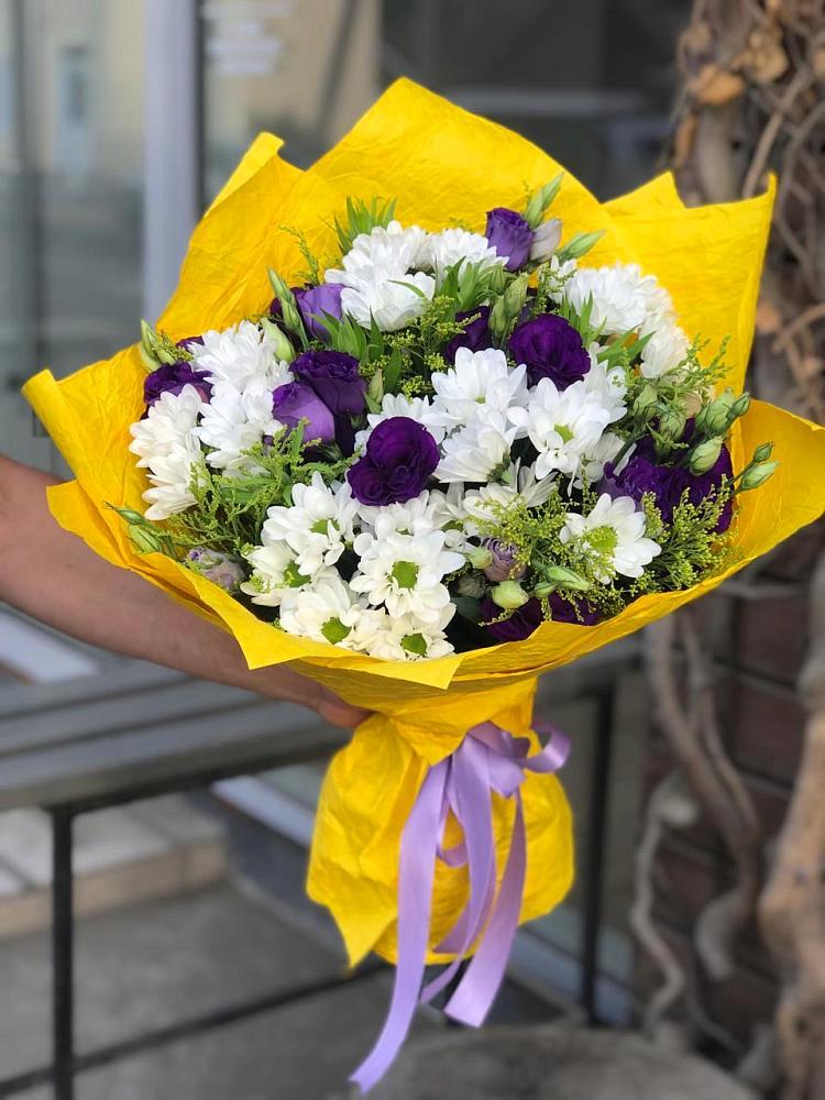 Букет цветов из: Ирисы, Хризантемы и Ромашки в Голубое