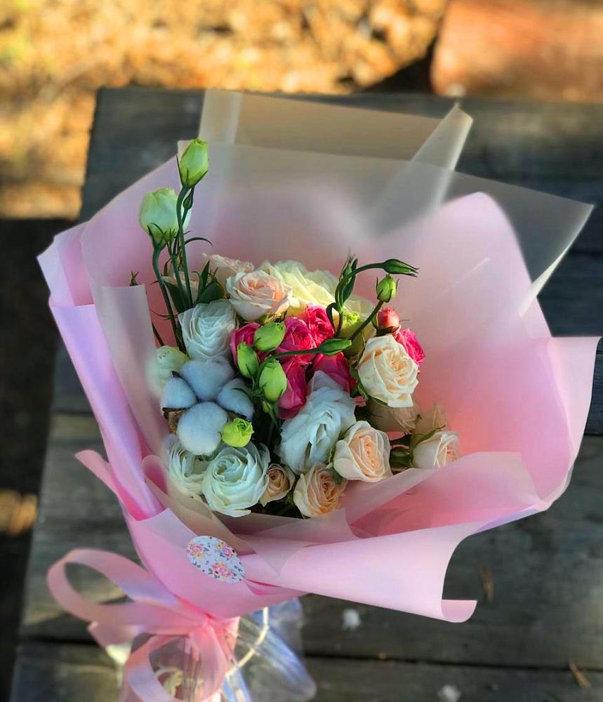 Букет цветов из: Розы и Лизиантусы в Голубое