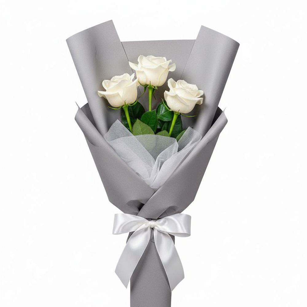 Букет 3 белые розы в Голубое