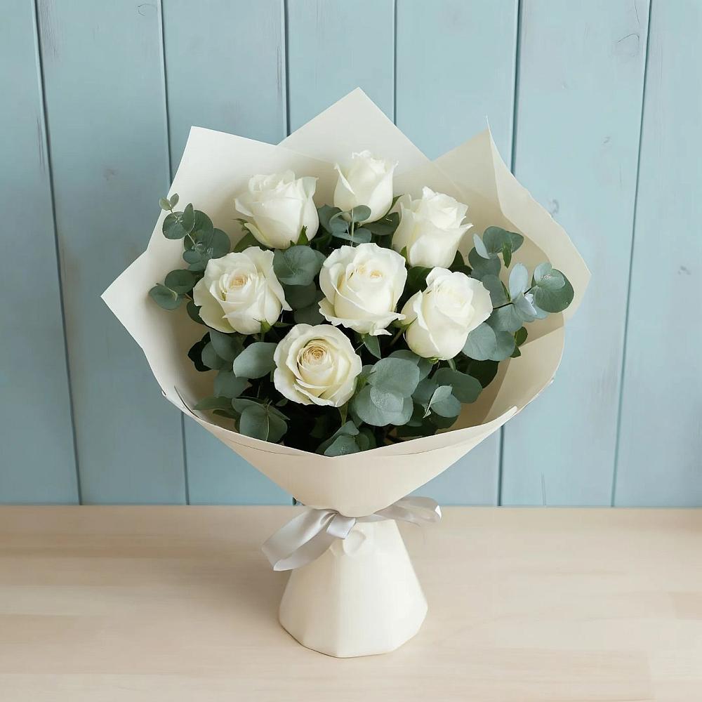 Букет Белые розы в Эвкалипте в Голубое
