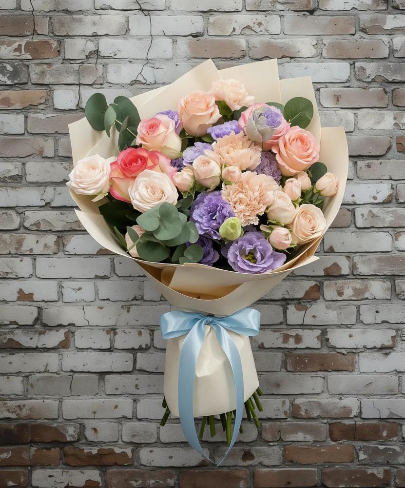 Букет цветов из: Розы, Лизиантусы и Гвоздики в Голубое