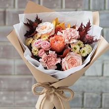 Букет цветов из:  Гвоздики, Хризантемы и Розы в Голубое