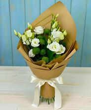 Букет цветов из:  Хризантемы и Лизиантусы в Голубое