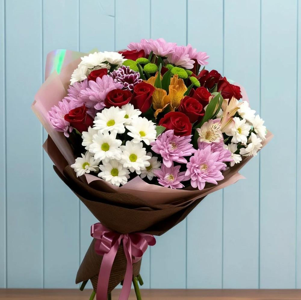 Букет цветов из: Розы, Хризантемы и Альстромерии в Голубое