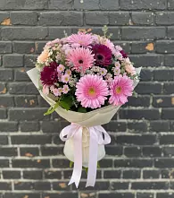 Букет цветов из:  Герберы и Хризантемы в Голубое