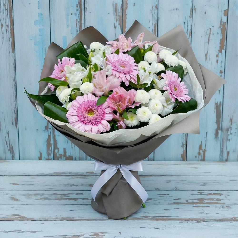 Букет цветов из: Герберы, Альстромерии и Хризантемы в Голубое