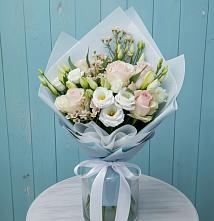 Букет цветов из:  Розы и Лизиантусы в Голубое