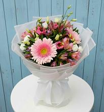 Букет цветов из:  Герберы, Альстромерии и Лизиантусы #REPLACE_PRED# Голубое