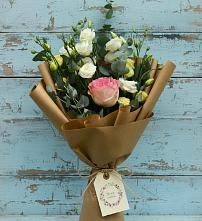 Букет цветов из:  Розы и Лизиантусы в Голубое