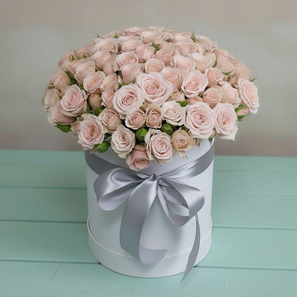 Цветочная композиция из Розы в шляпной коробке в Голубое